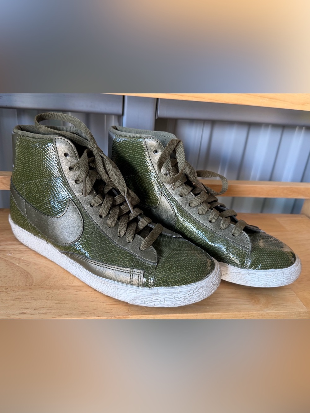 Nike 685225-300 Women’s High Top Sneakers Olive Green Size 7.5 EU 38.5